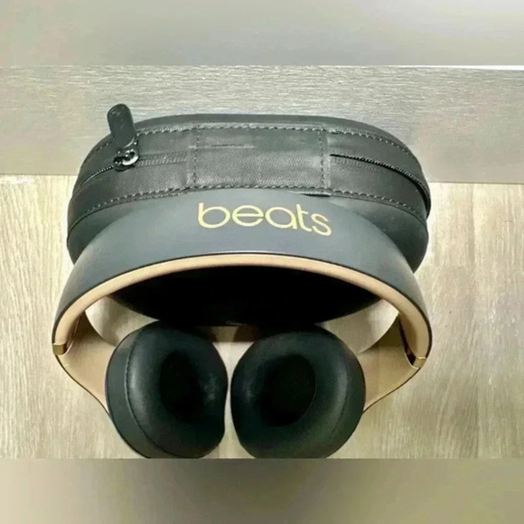 Beats by Dr. Dre Studio3 Bluetooth On Ear‎ Wireless Headphones - Shadow Gray - Picture 6 of 10